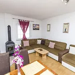 Ana Juricev Apartment Vodice