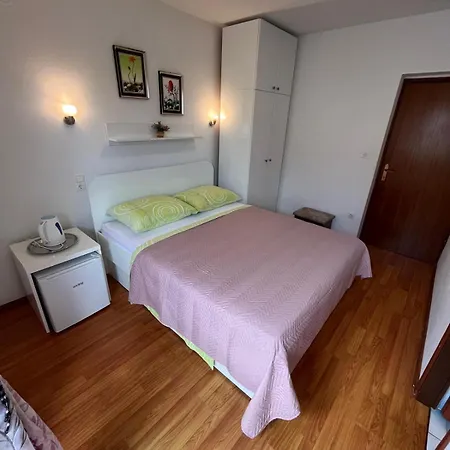 Ana Juricev Apartman Vodice