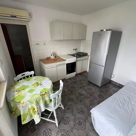 Ana Juricev * 沃迪切