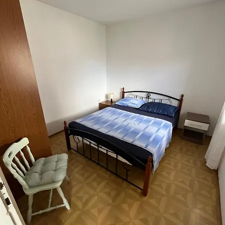 Ana Juricev Apartment Vodice