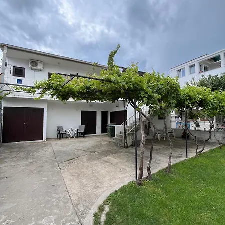 Ana Juricev Apartment Vodice