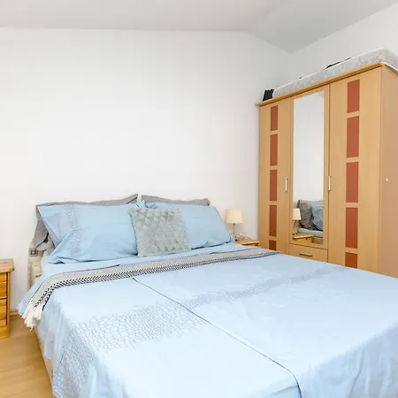 Ana Juricev Apartment Vodice