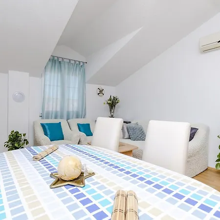 Ana Juricev * 沃迪切