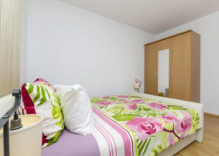 Ana Juricev アパート